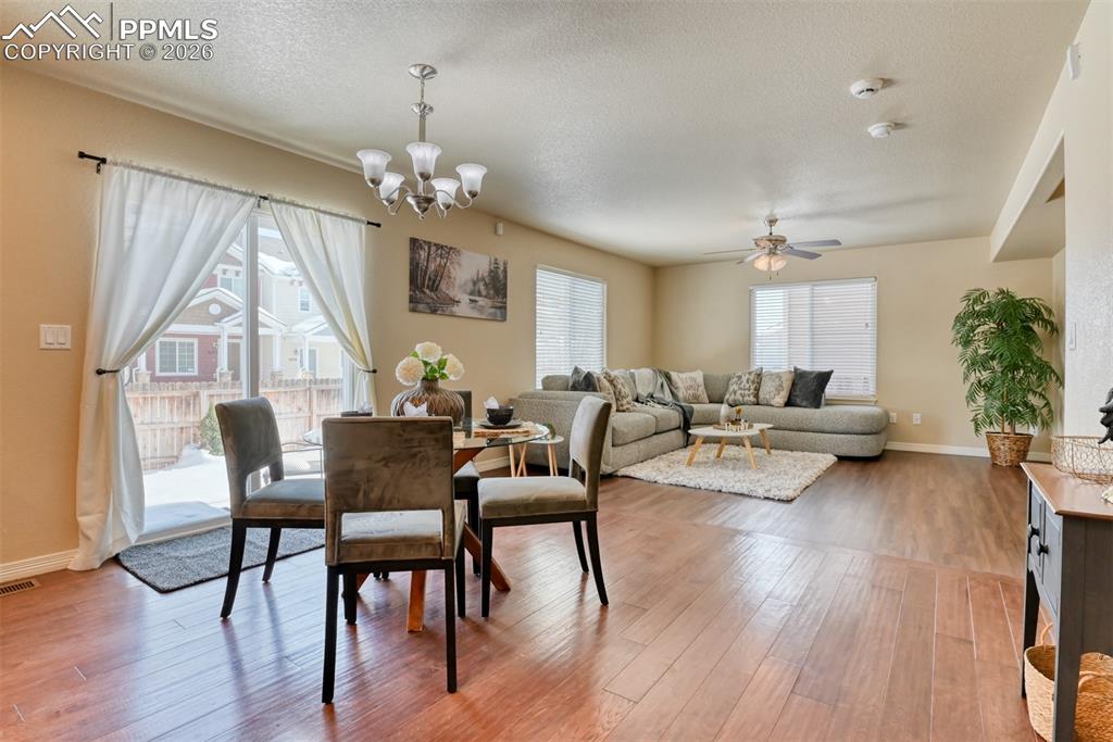 Image 17 of 48: Dining Area