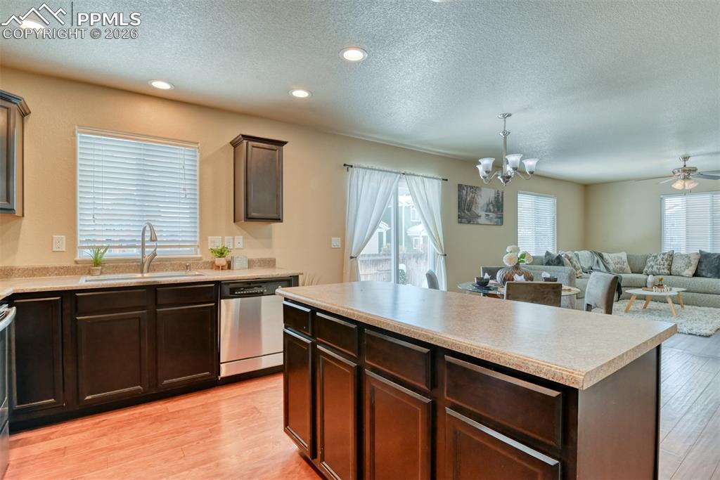 Image 20 of 48: Kitchen