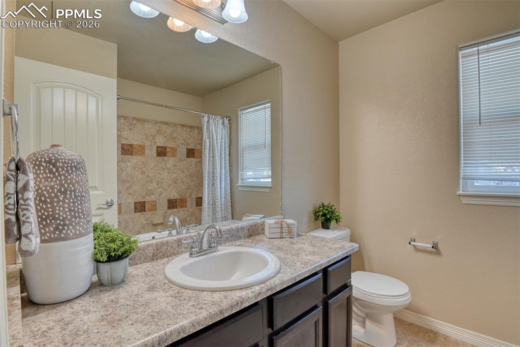 Image 26 of 48: Bathroom