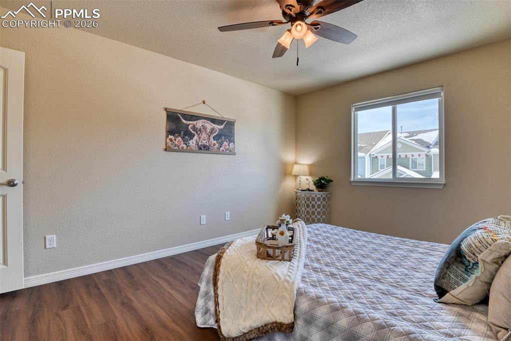 Image 33 of 48: Bedroom