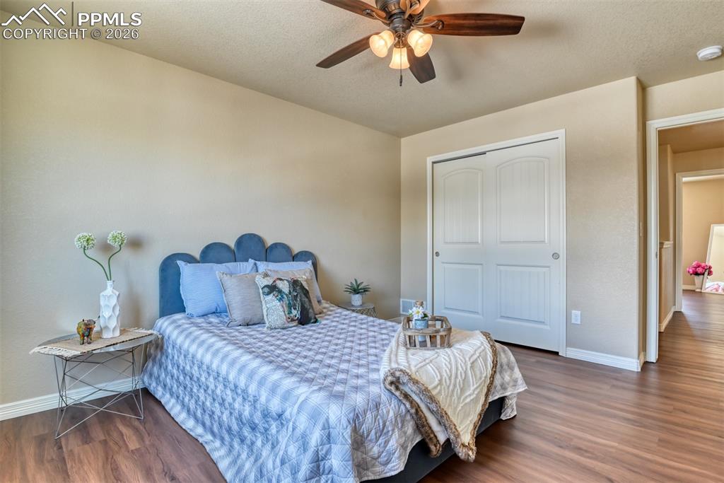 Image 34 of 48: Bedroom