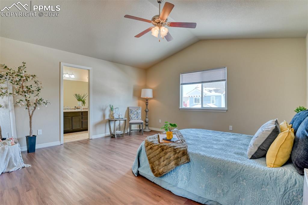 Image 37 of 48: Bedroom