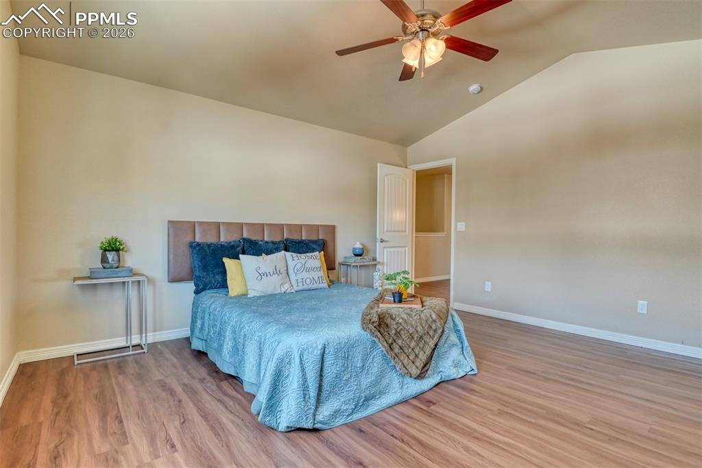 Image 39 of 48: Bedroom