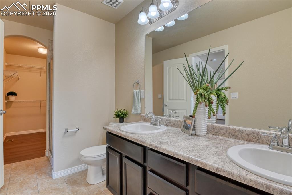 Image 41 of 48: Bathroom