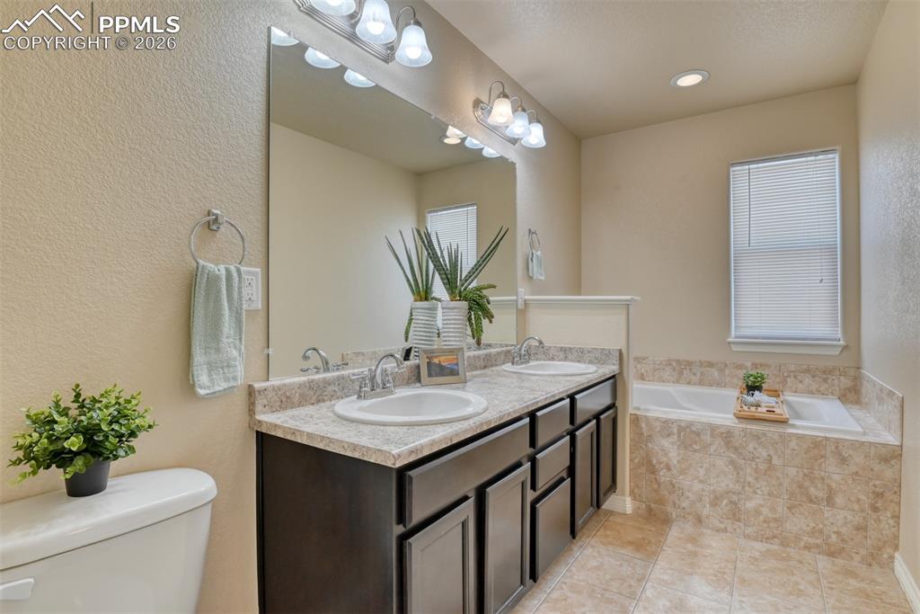 Image 42 of 48: Bathroom