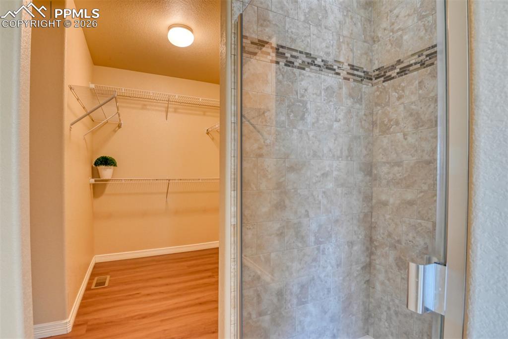 Image 43 of 48: Bathroom