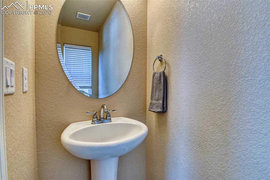 Image 9 of 48: Bathroom