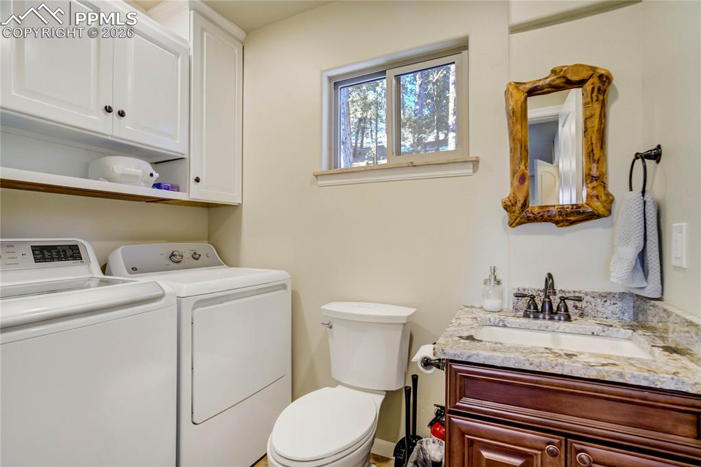 Image 20 of 38: Bathroom