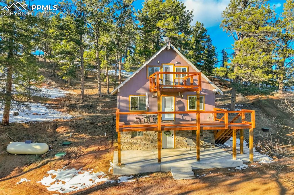 Image 26 of 38: Back of Structure