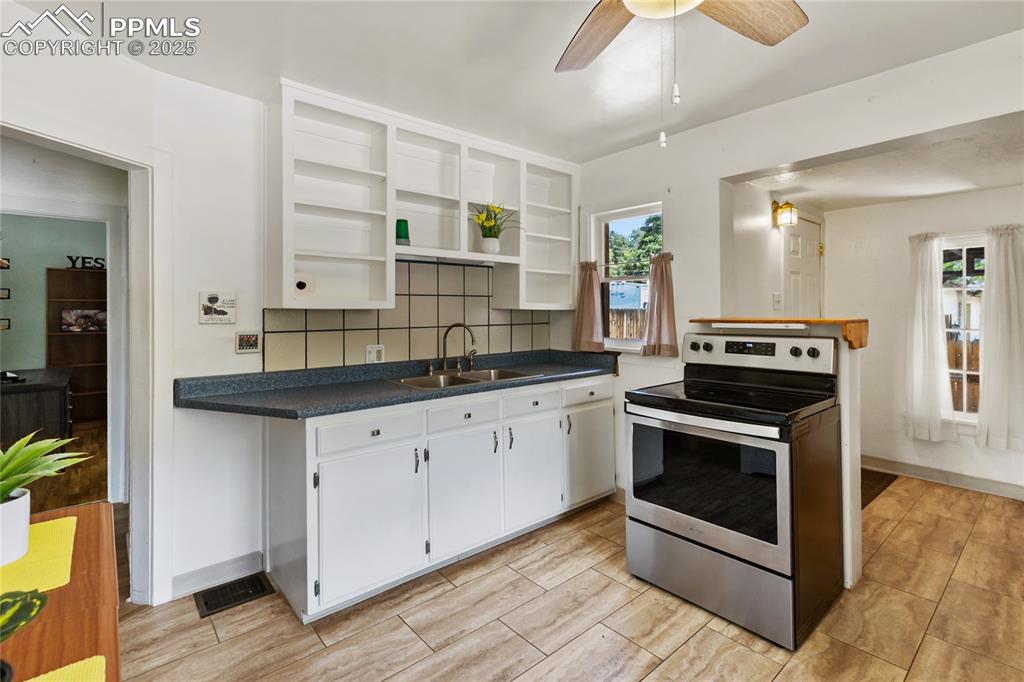 Image 12 of 34: Kitchen