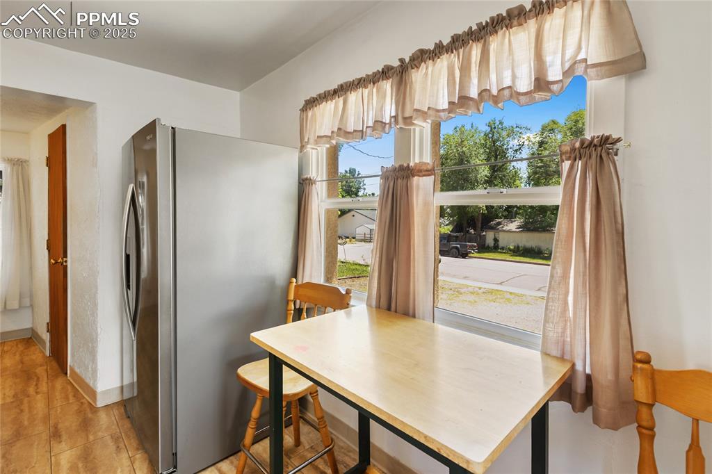 Image 13 of 34: Dining Area