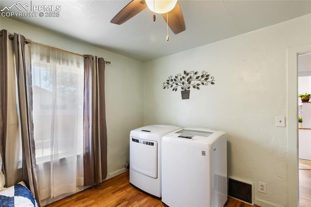 Image 16 of 34: Laundry