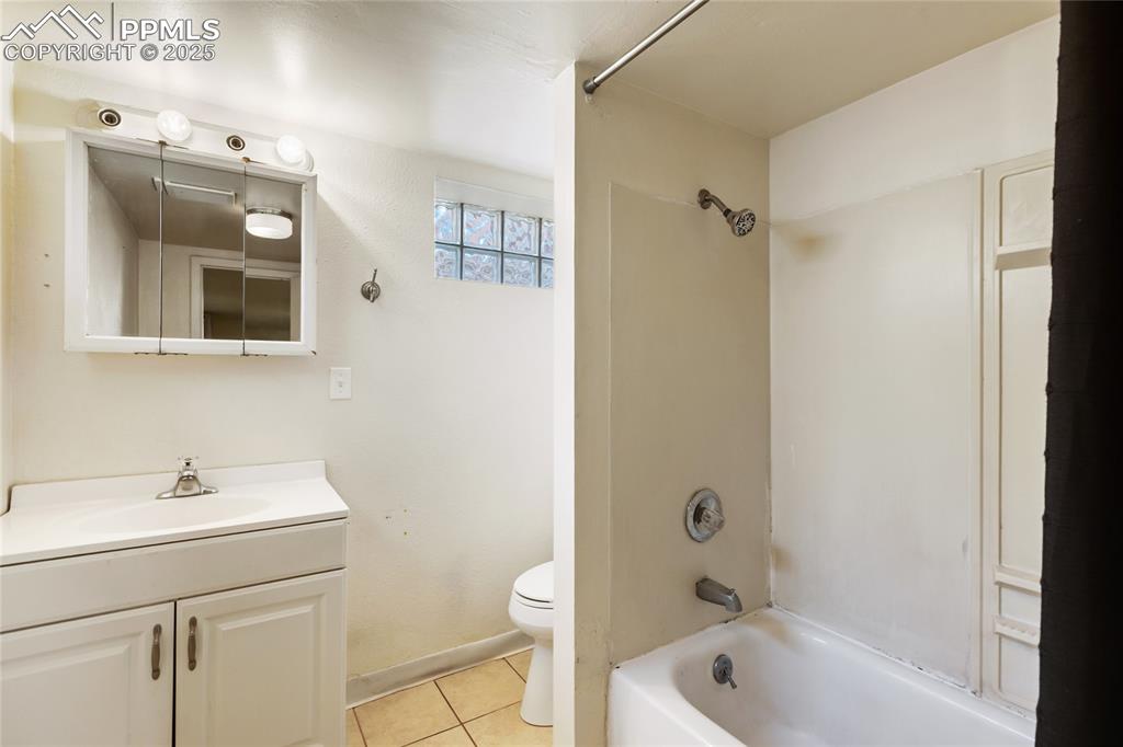 Image 21 of 34: Basement apartment bath