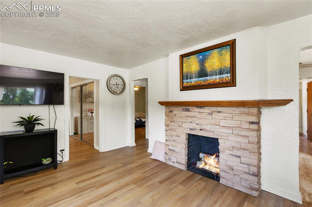 Image 7 of 34: Living Room