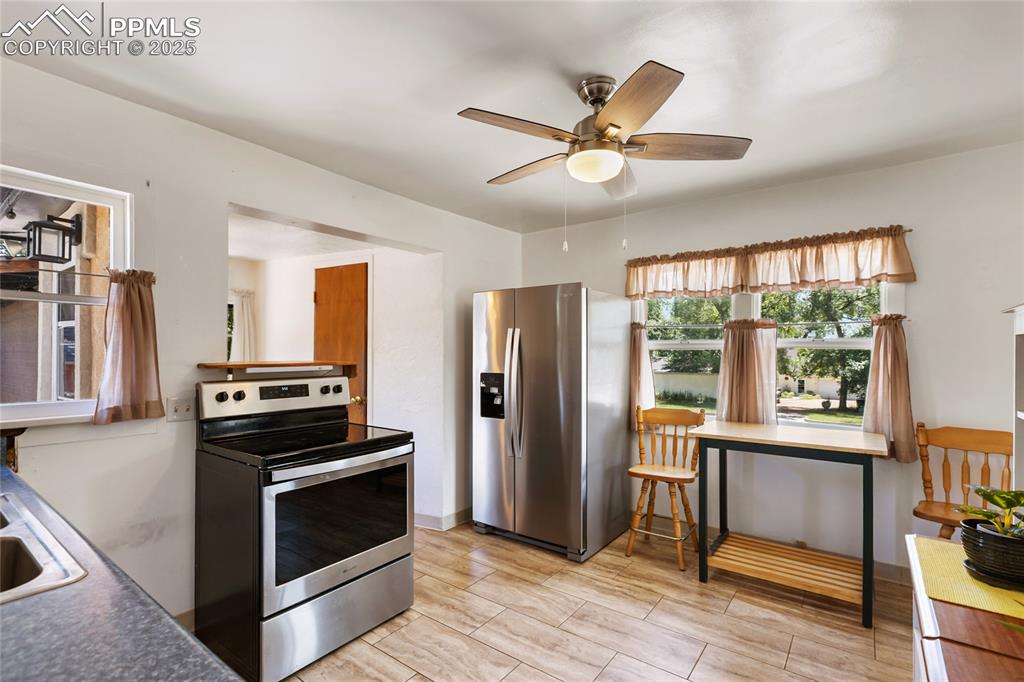 Image 9 of 34: Kitchen