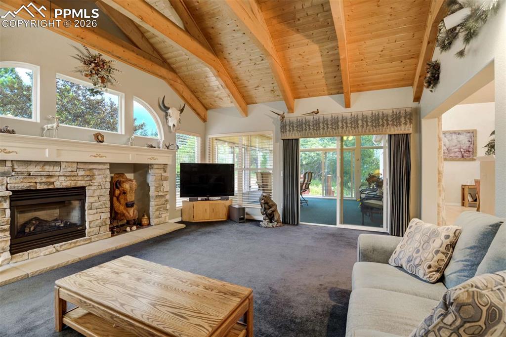 Image 12 of 50: Living Room