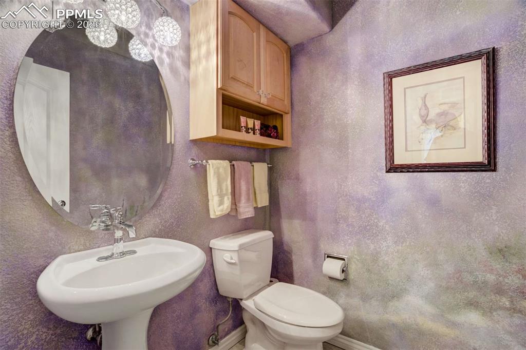 Image 15 of 50: Bathroom