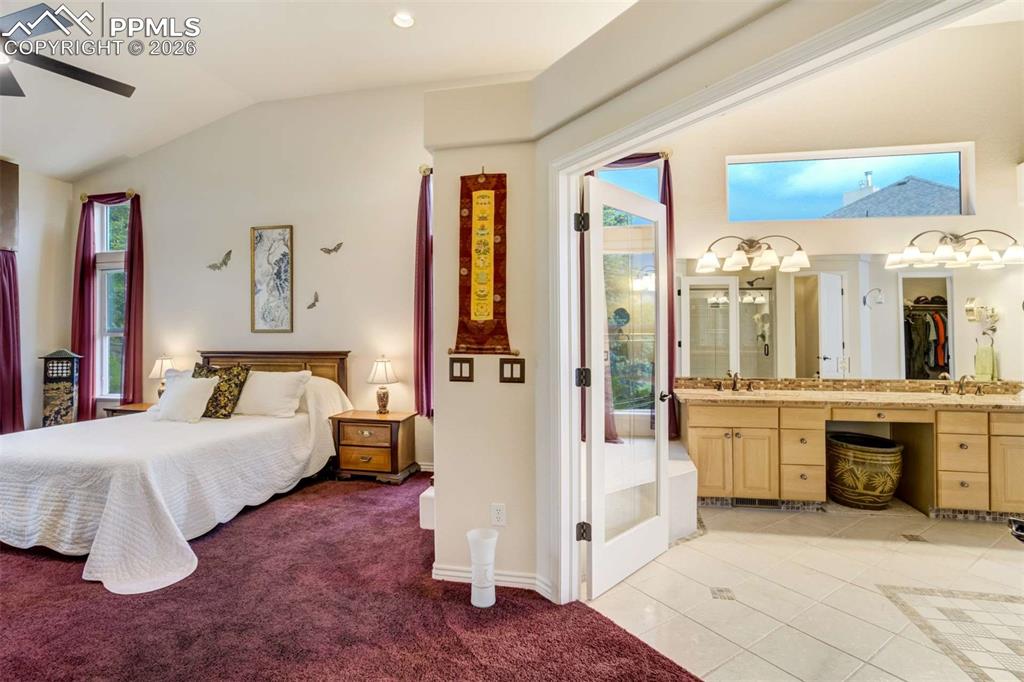 Image 17 of 50: Bedroom