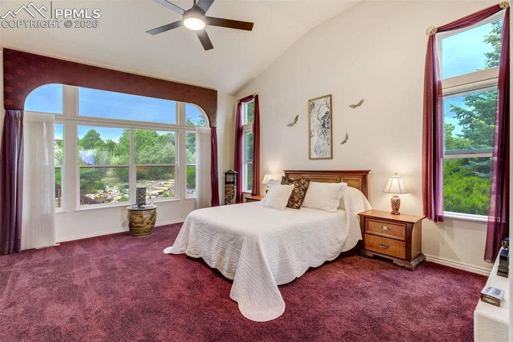 Image 18 of 50: Bedroom