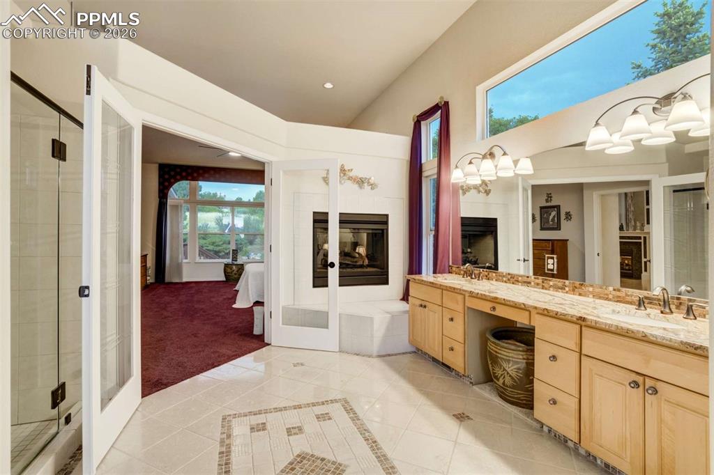 Image 20 of 50: Bathroom