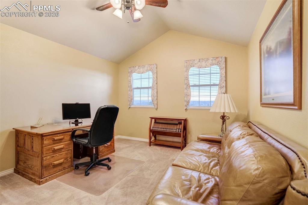 Image 24 of 50: Office