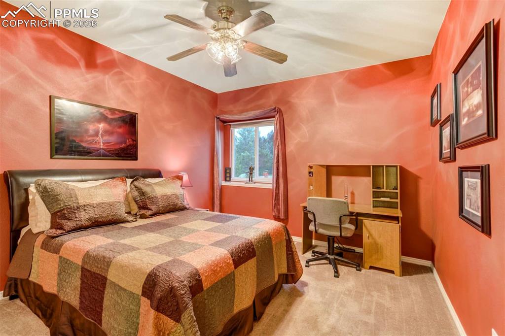 Image 30 of 50: Bedroom