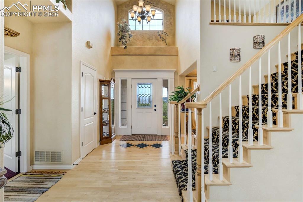 Image 5 of 50: Entry