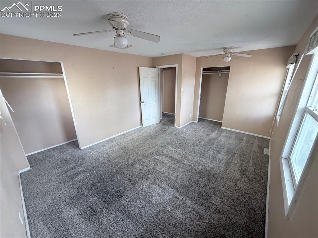 Image 4 of 15: Bedroom