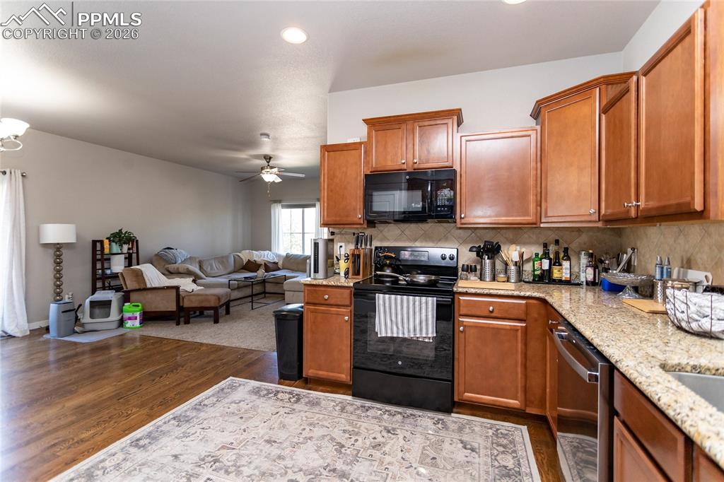 Image 11 of 34: Kitchen