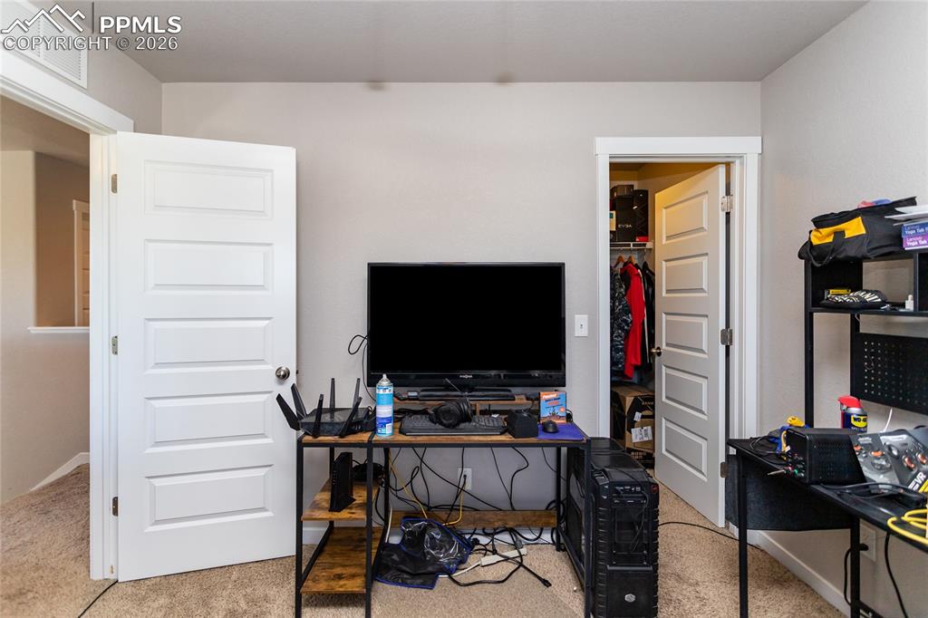 Image 21 of 34: Bedroom