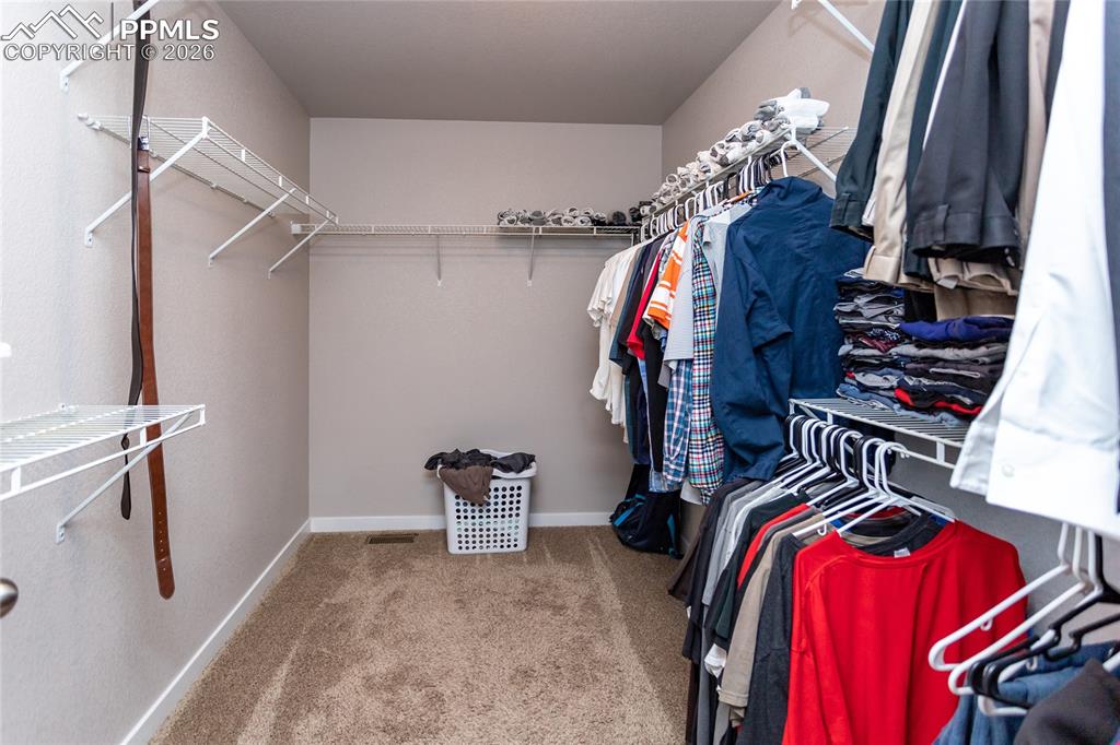 Image 29 of 34: Closet