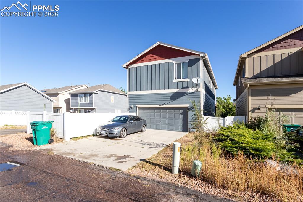 Image 4 of 34: Front of Structure