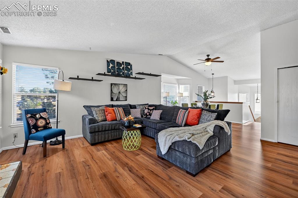 Image 10 of 31: Living Room