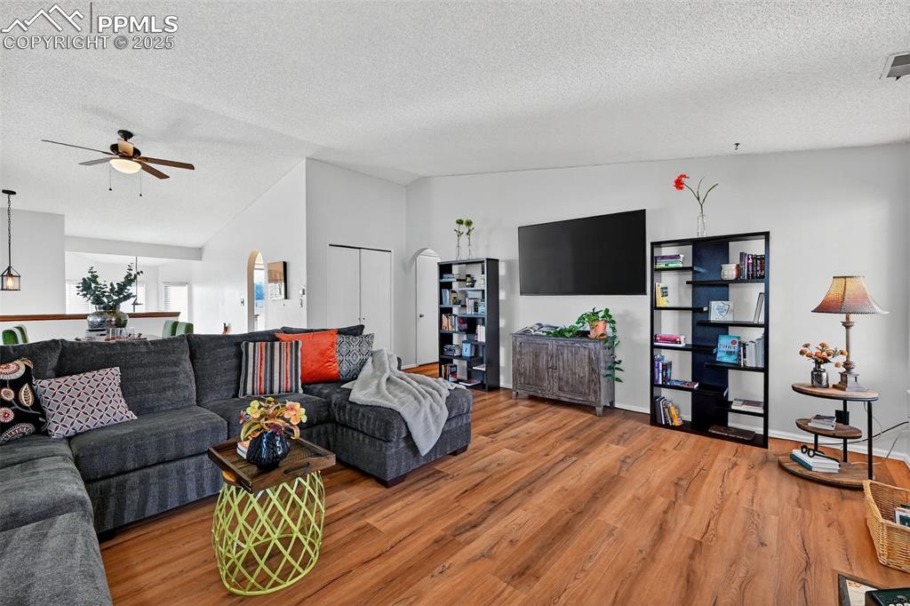 Image 11 of 31: Living Room