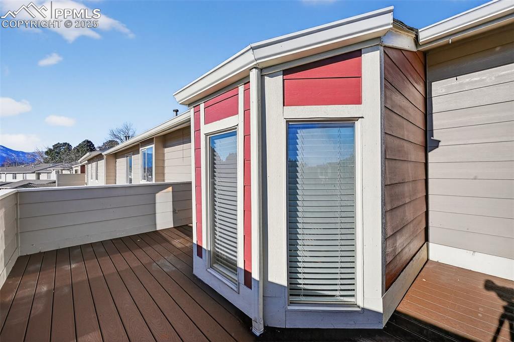 Image 14 of 31: Deck