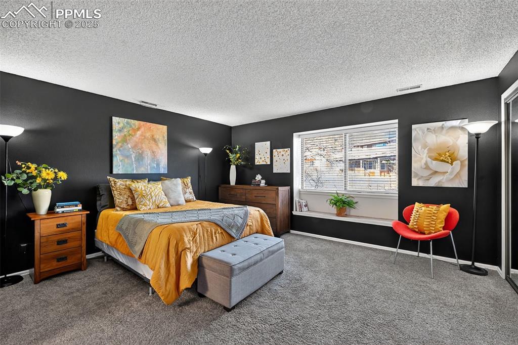 Image 16 of 31: Bedroom