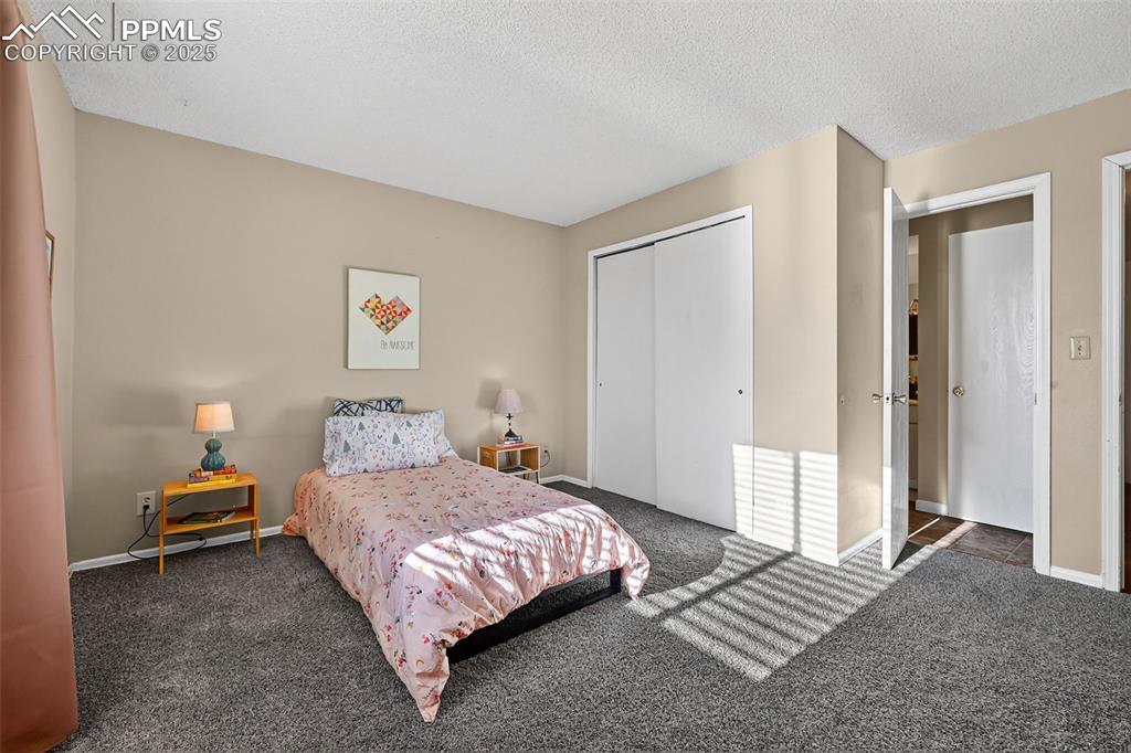 Image 18 of 31: Bedroom