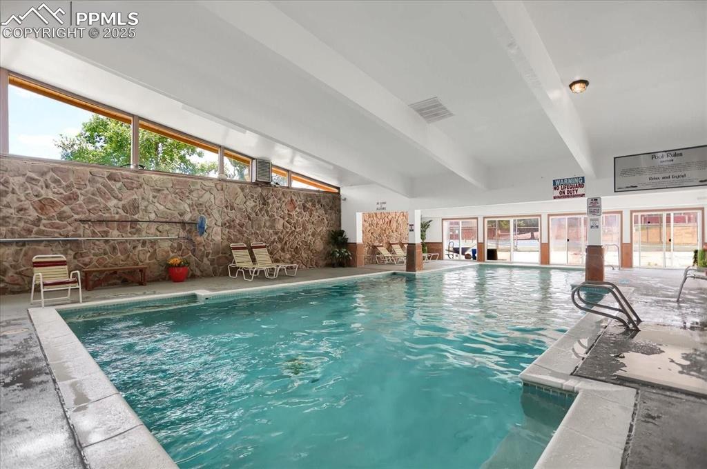 Image 21 of 31: Pool