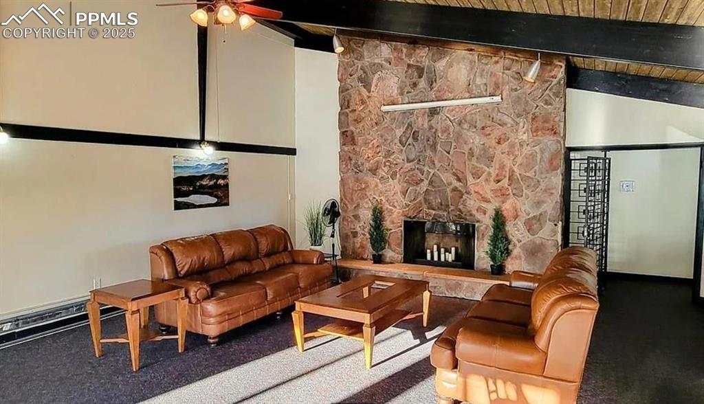 Image 24 of 31: Living Room