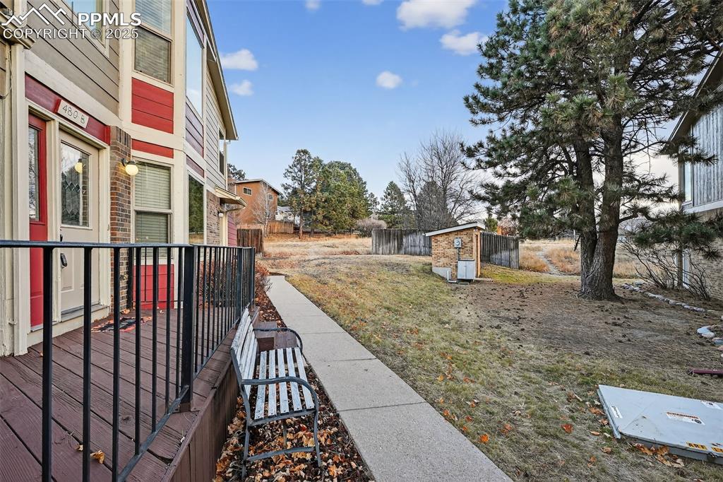 Image 28 of 31: Yard