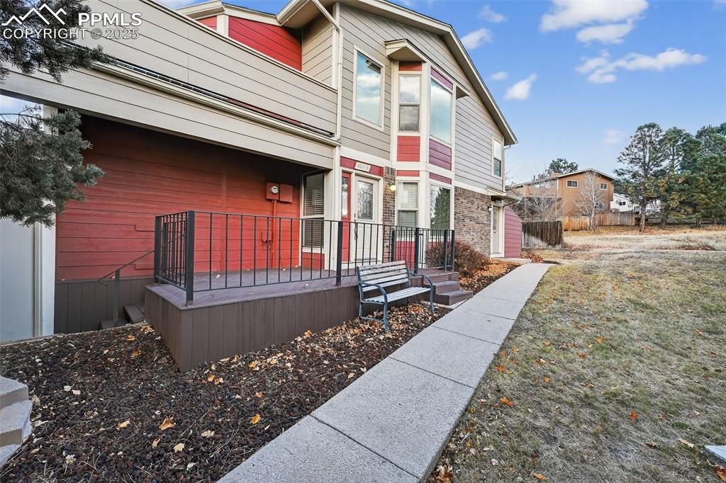 Image 29 of 31: Entry