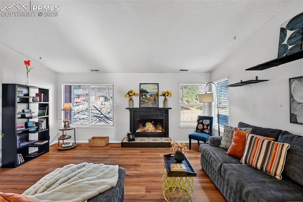 Image 3 of 31: Living Room