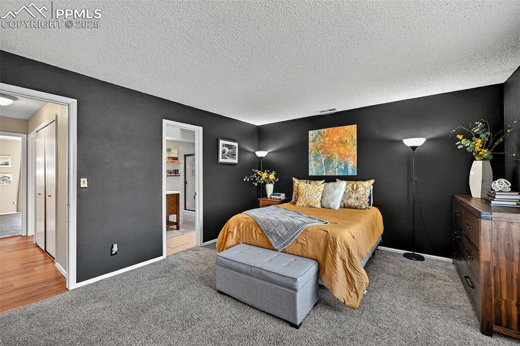 Image 4 of 31: Bedroom