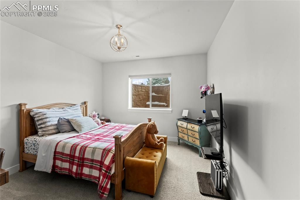 Image 32 of 48: Bedroom