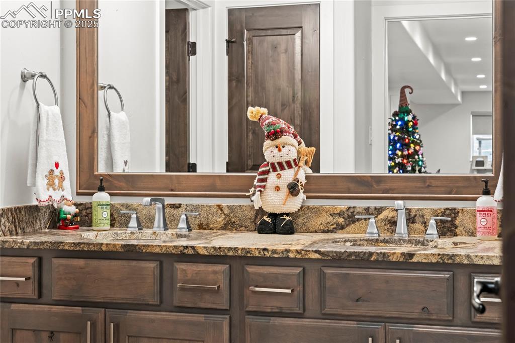 Image 38 of 48: Bathroom