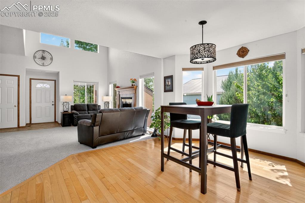 Image 7 of 40: Consider the potential with this large, bright eat-in area