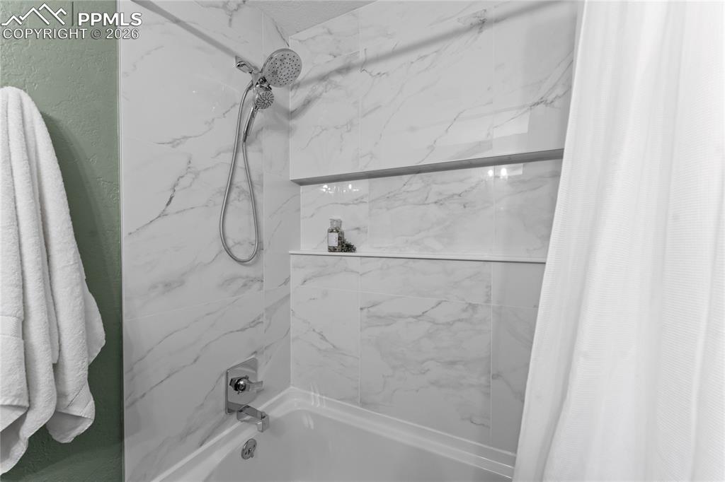 Image 13 of 35: Bathroom