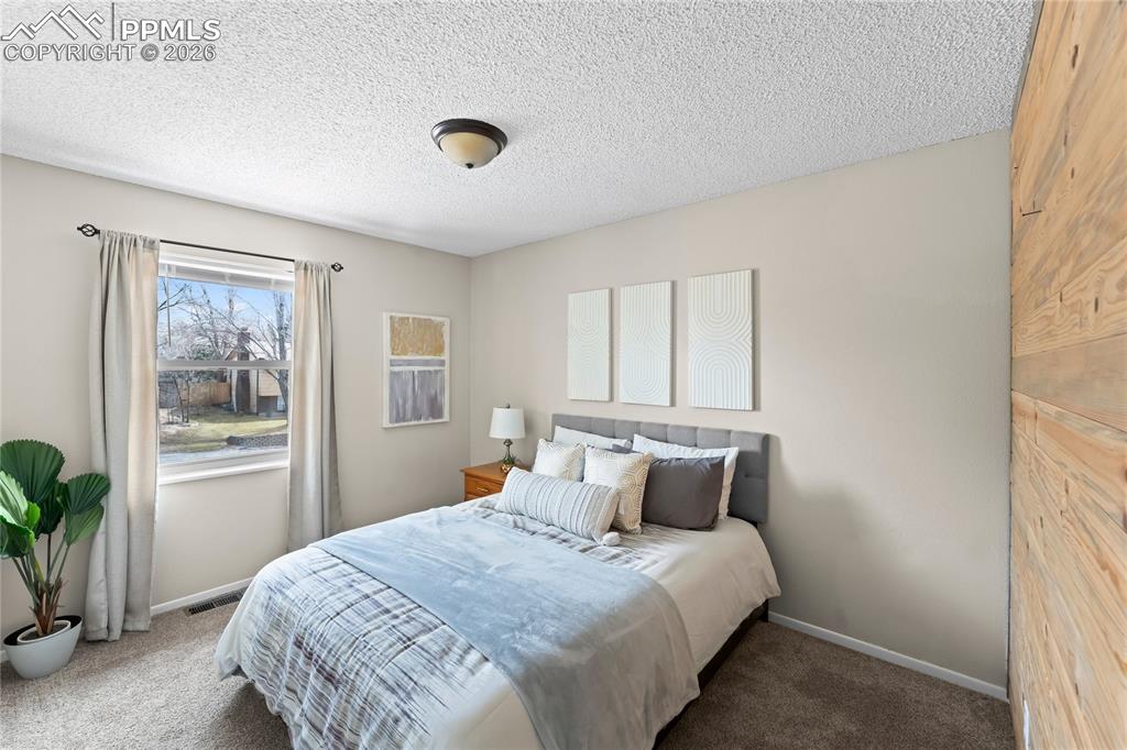 Image 16 of 35: Bedroom