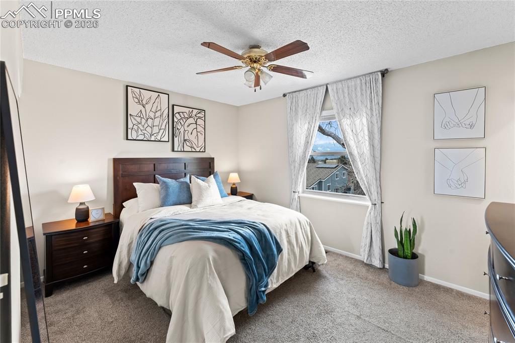 Image 18 of 35: Bedroom