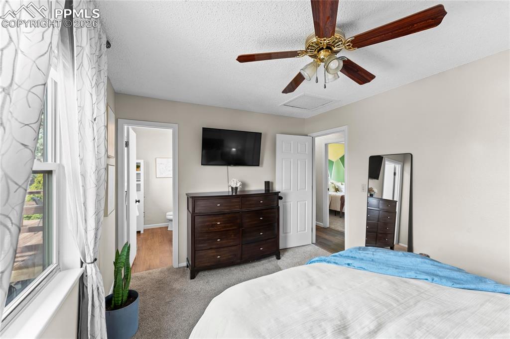 Image 20 of 35: Bedroom